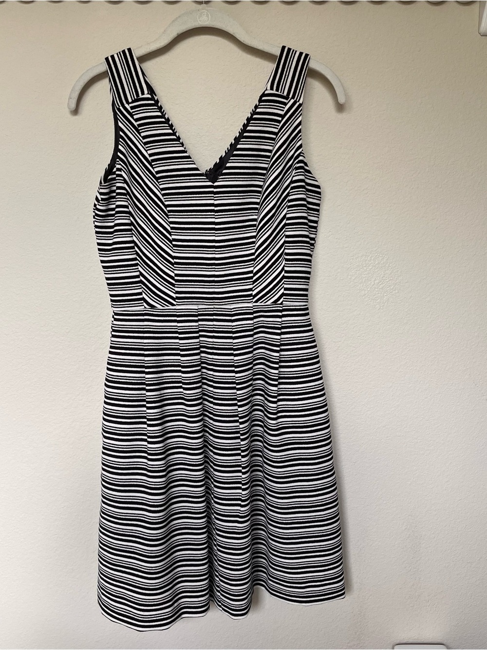 Women's Taylor Dresses Black and White Striped V-Neck Dress
